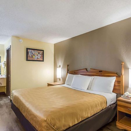 Econo Lodge Clinton Luaran gambar