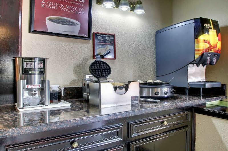 Econo Lodge Clinton Luaran gambar
